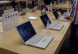 MacBooks in Apple Store