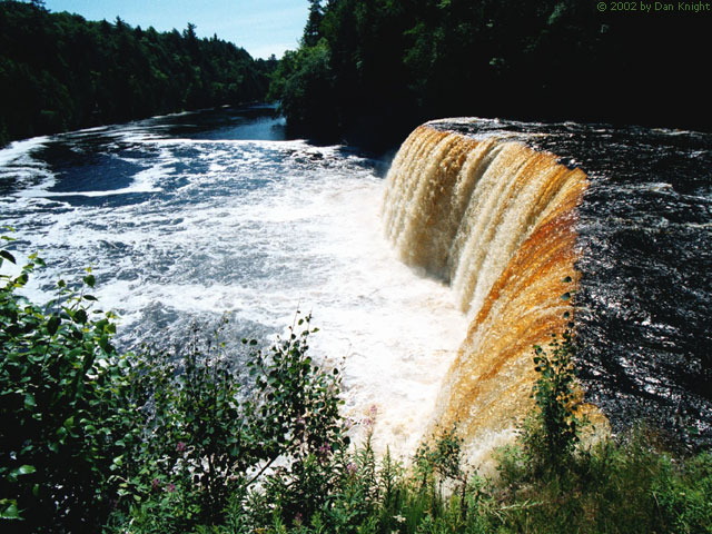 Tahquamenon Falls, 640 x 480, color