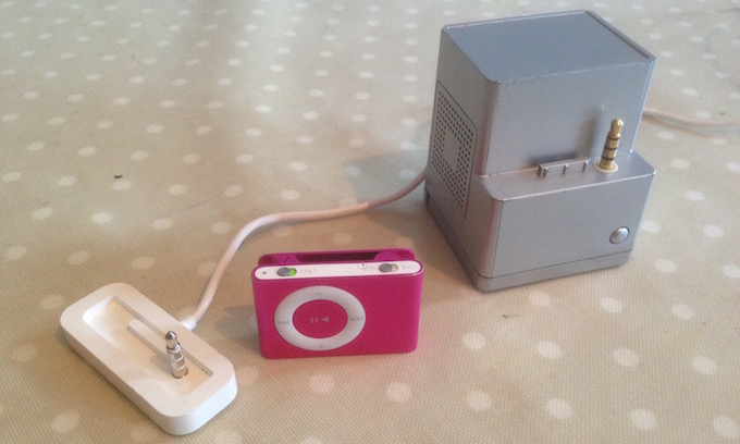 ipod shuffle docking station with speakers