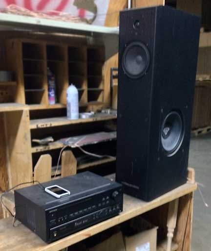 Old stereo with big speaker