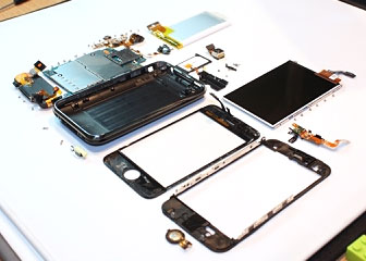 disassembled iPhone 3GS