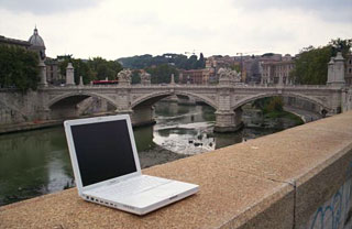 iBook G4 in Rome