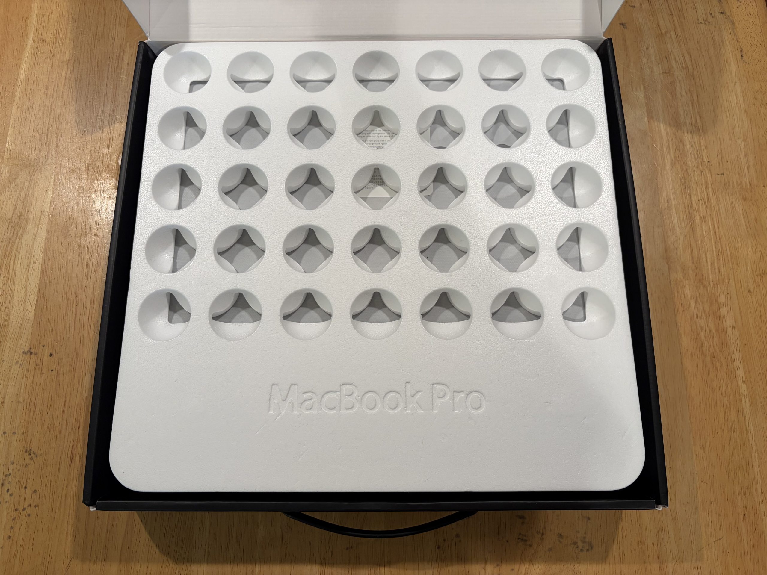 “Unboxing” a 15-Inch 2007 MacBook Pro