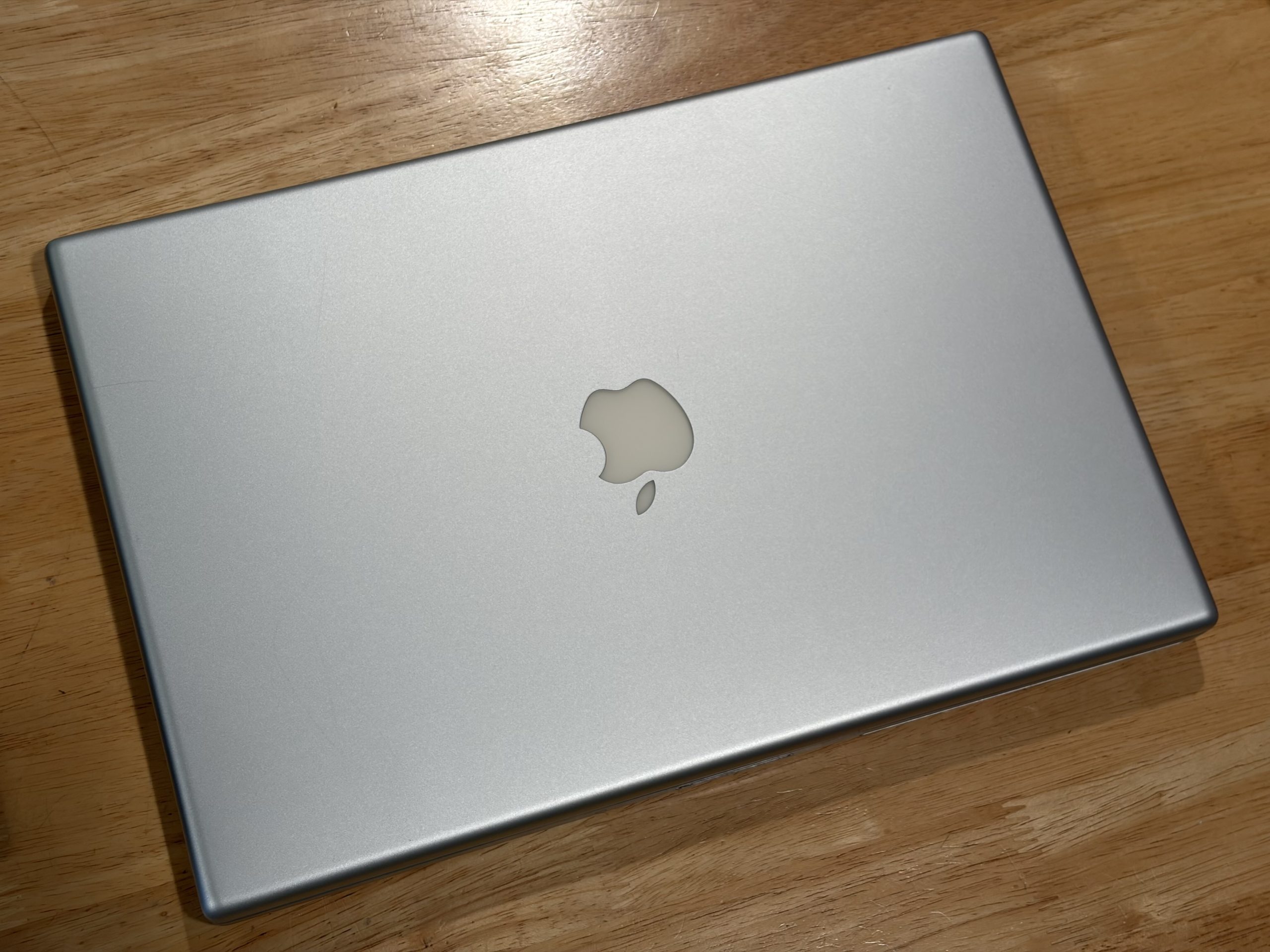 “Unboxing” a 15-Inch 2007 MacBook Pro